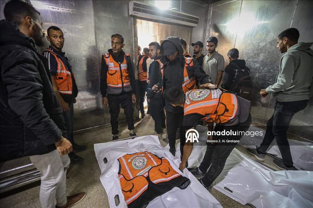 İsrail'in Gazze'ye düzenlediği saldırılarda biri sivil savunma ekibi 3 kişi hayatını kaybetti