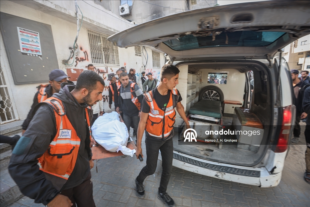 İsrail'in Gazze'ye düzenlediği saldırılarda biri sivil savunma ekibi 3 kişi hayatını kaybetti