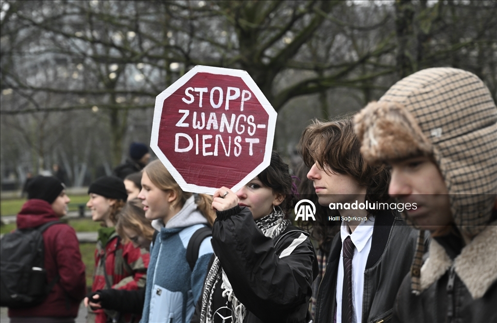 Учащиеся Германии протестуют против законопроекта о военной службе