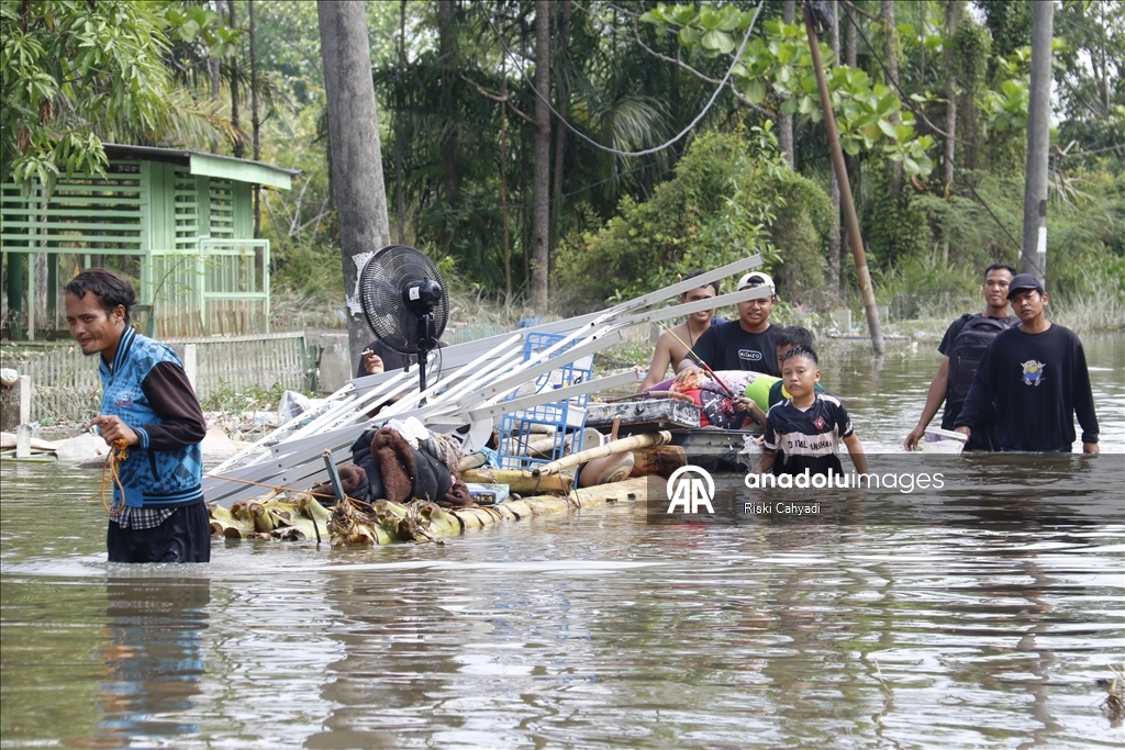 Güney Asya'da geçen hafta başlayan sel ve heyelanlarda ölenlerin sayısı 1500'ü aştı 