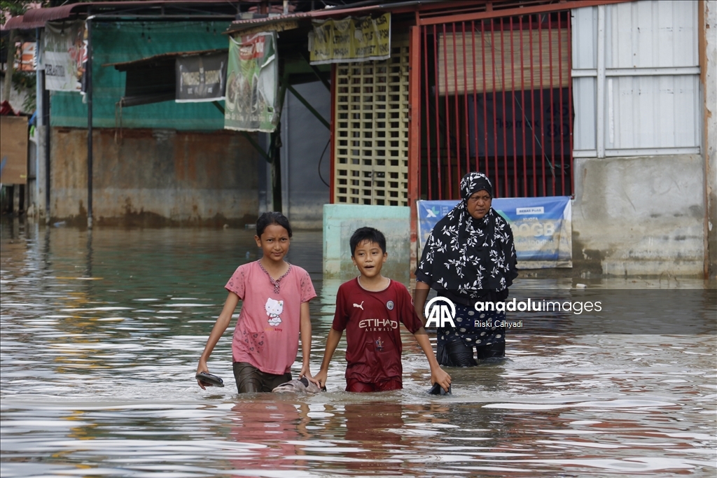Güney Asya'da geçen hafta başlayan sel ve heyelanlarda ölenlerin sayısı 1500'ü aştı 