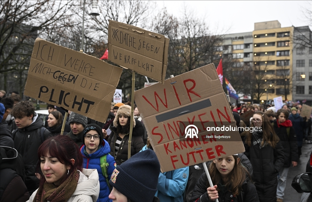 Учащиеся Германии протестуют против законопроекта о военной службе