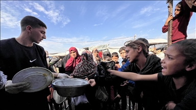 Gazze'nin Han Yunus kentindeki Filistinlilere yemek dağıtımı yapıldı
