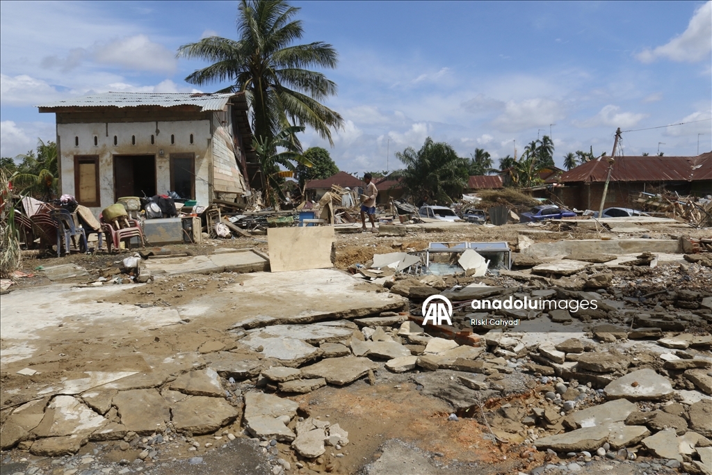 Endonezya’da sel felaketinin etkileri devam ediyor