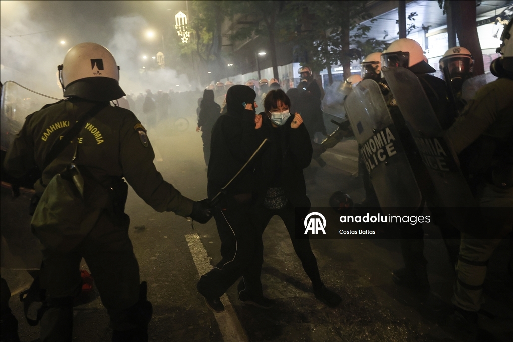 В Афинах почтили память убитого полицейским подростка Александроса Григоропулоса