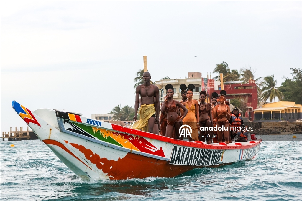 Dakar Moda Haftası balıkçı teknelerinde düzenlendi