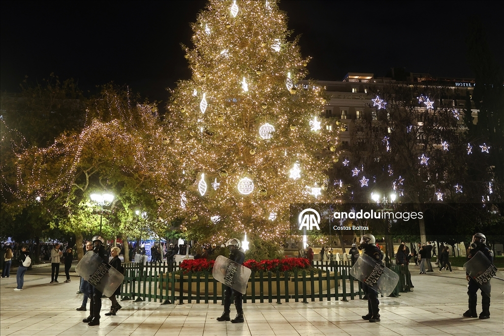 В Афинах почтили память убитого полицейским подростка Александроса Григоропулоса