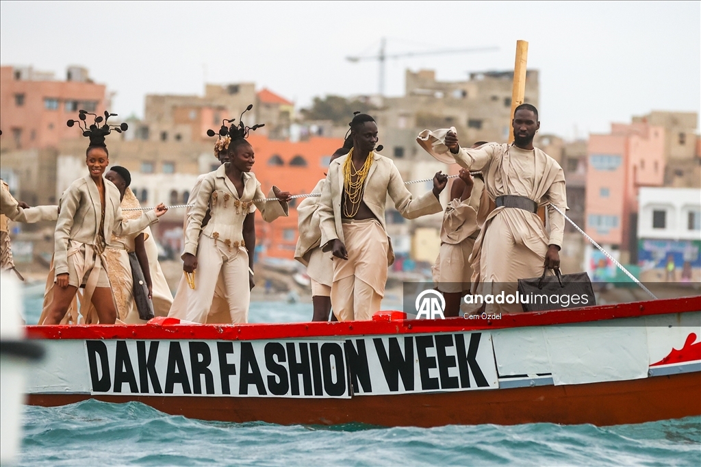 Dakar Moda Haftası balıkçı teknelerinde düzenlendi