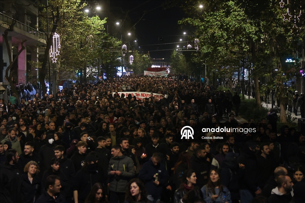 В Афинах почтили память убитого полицейским подростка Александроса Григоропулоса