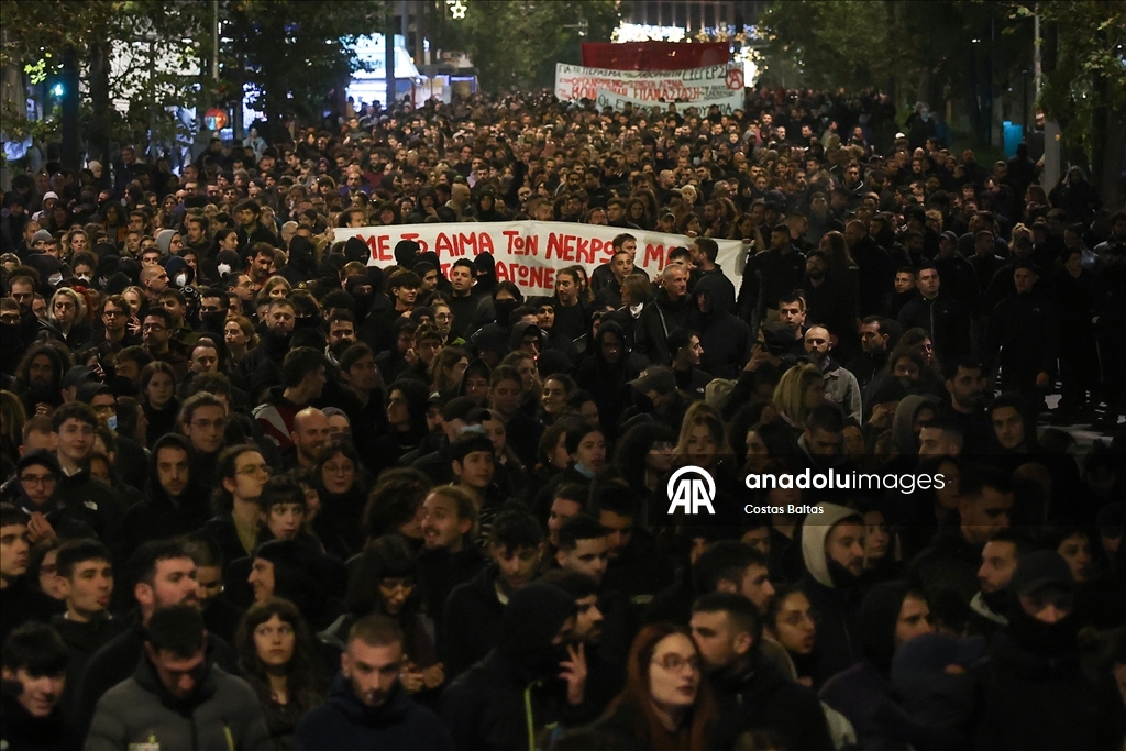В Афинах почтили память убитого полицейским подростка Александроса Григоропулоса