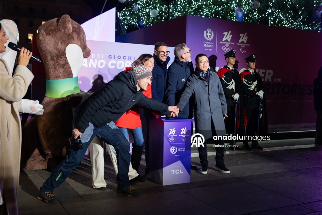 В Милане зажгли рождественскую елку к зимним Олимпийским играм 2026 года