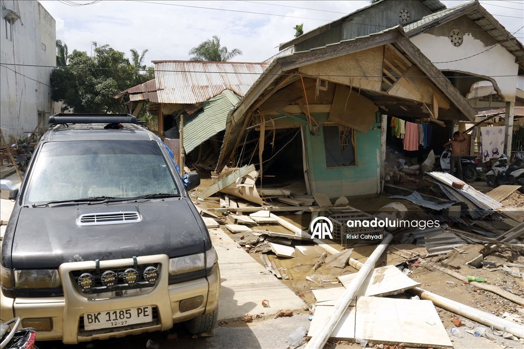 Endonezya’da sel felaketinin etkileri devam ediyor
