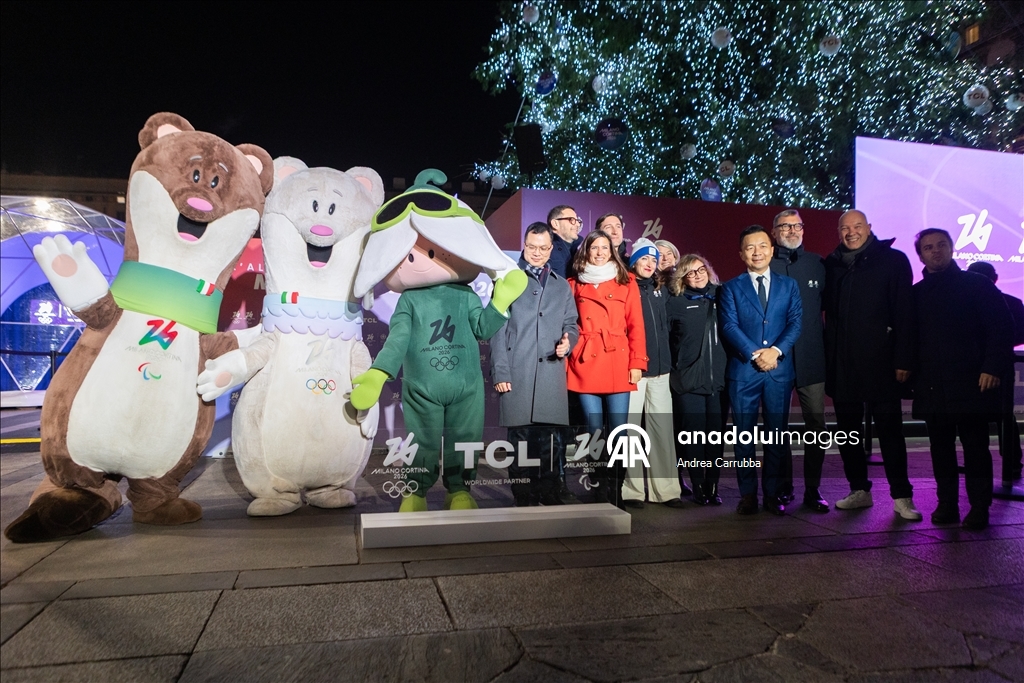 В Милане зажгли рождественскую елку к зимним Олимпийским играм 2026 года