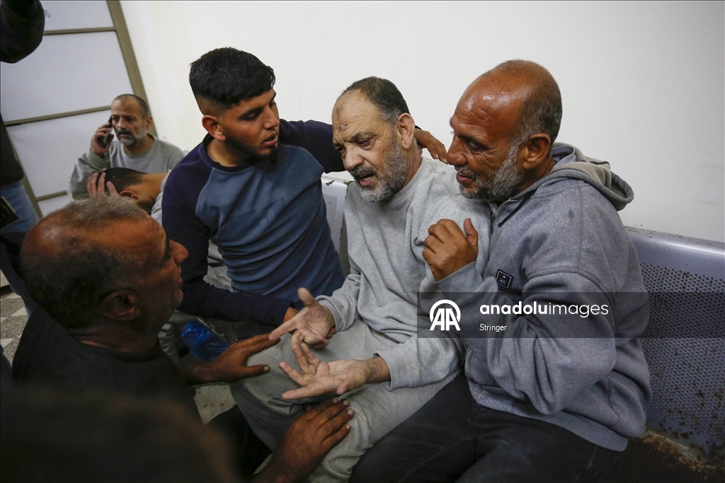 إسرائيل تفرج عن 5 أسرى فلسطينيين نُقلوا لمستشفى وسط غزة