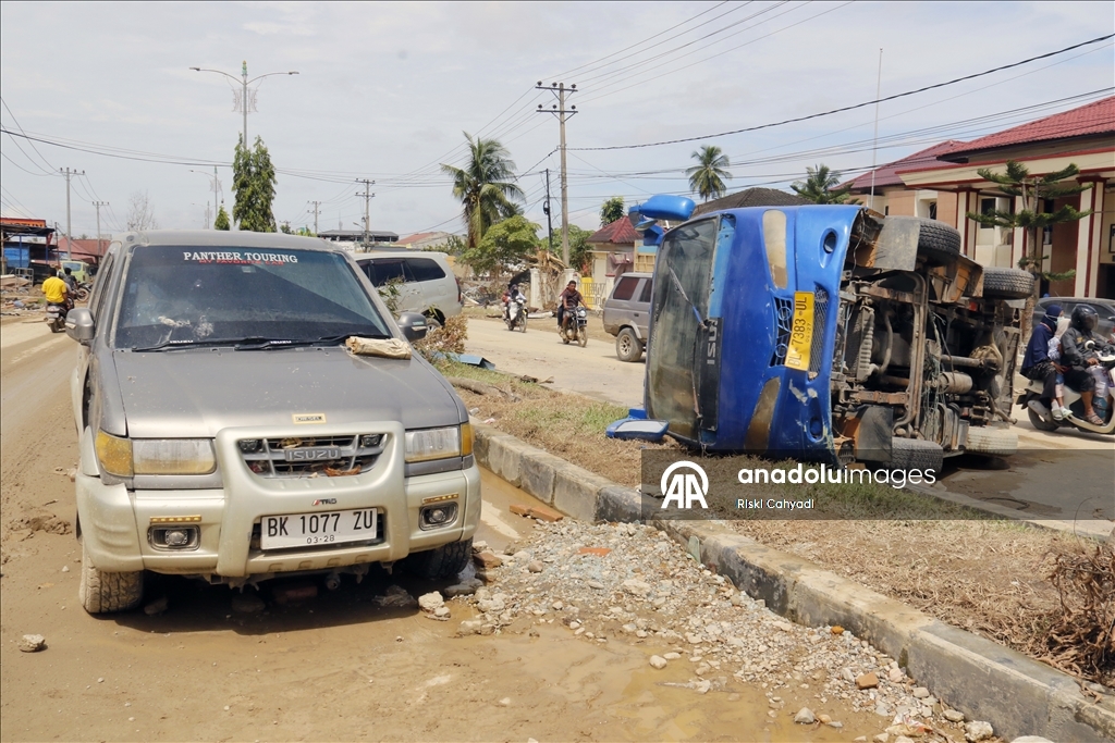 Endonezya’da sel felaketinin etkileri devam ediyor