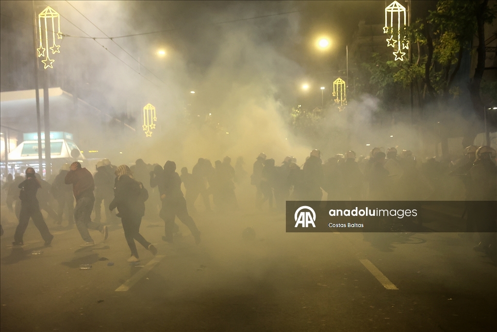 В Афинах почтили память убитого полицейским подростка Александроса Григоропулоса