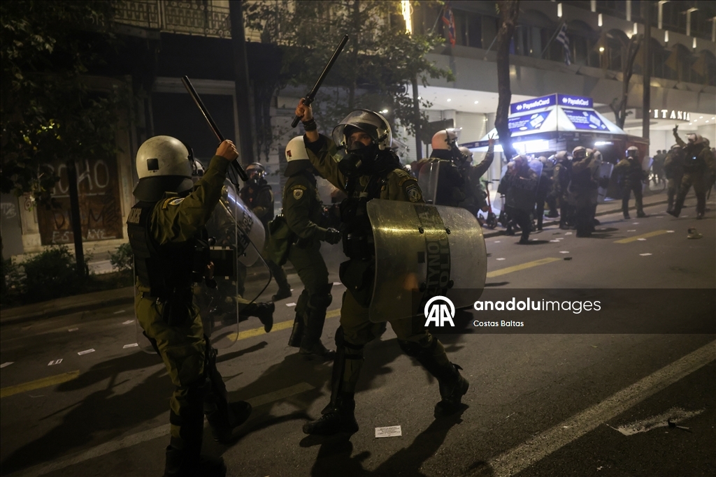 В Афинах почтили память убитого полицейским подростка Александроса Григоропулоса