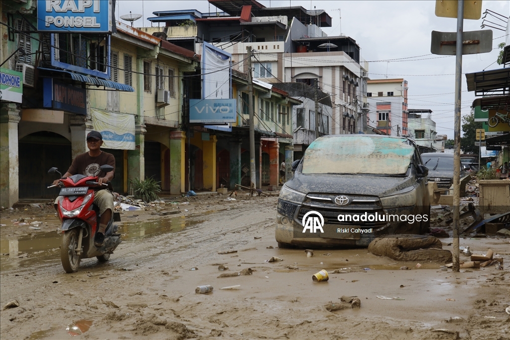 Endonezya’da sel felaketinin etkileri devam ediyor