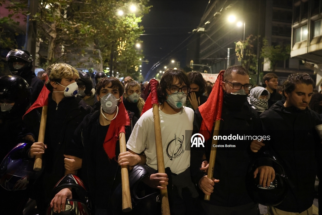 В Афинах почтили память убитого полицейским подростка Александроса Григоропулоса