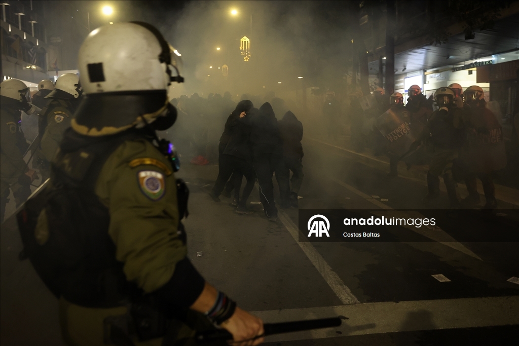 В Афинах почтили память убитого полицейским подростка Александроса Григоропулоса