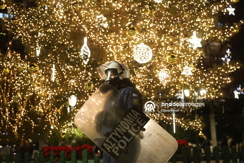 В Афинах почтили память убитого полицейским подростка Александроса Григоропулоса