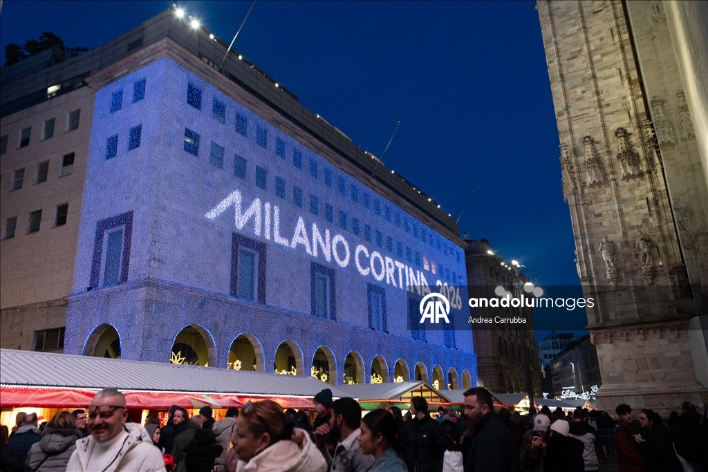 В Милане зажгли рождественскую елку к зимним Олимпийским играм 2026 года