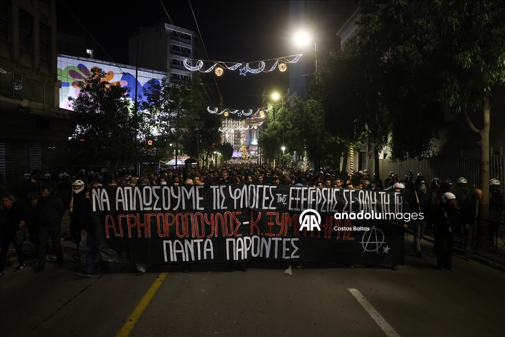 В Афинах почтили память убитого полицейским подростка Александроса Григоропулоса