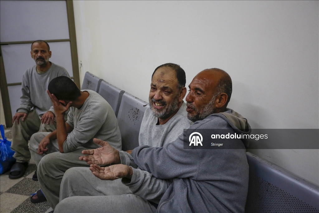 إسرائيل تفرج عن 5 أسرى فلسطينيين نُقلوا لمستشفى وسط غزة