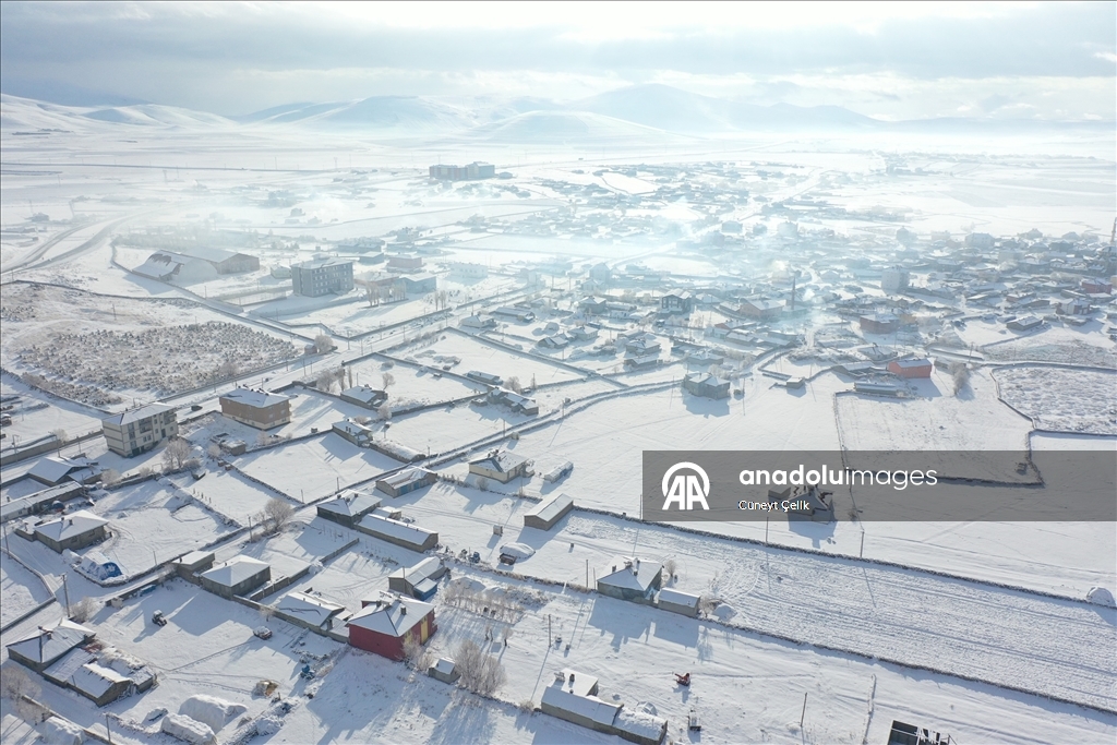 Kars'ta karla kaplanan köyler dronla görüntülendi