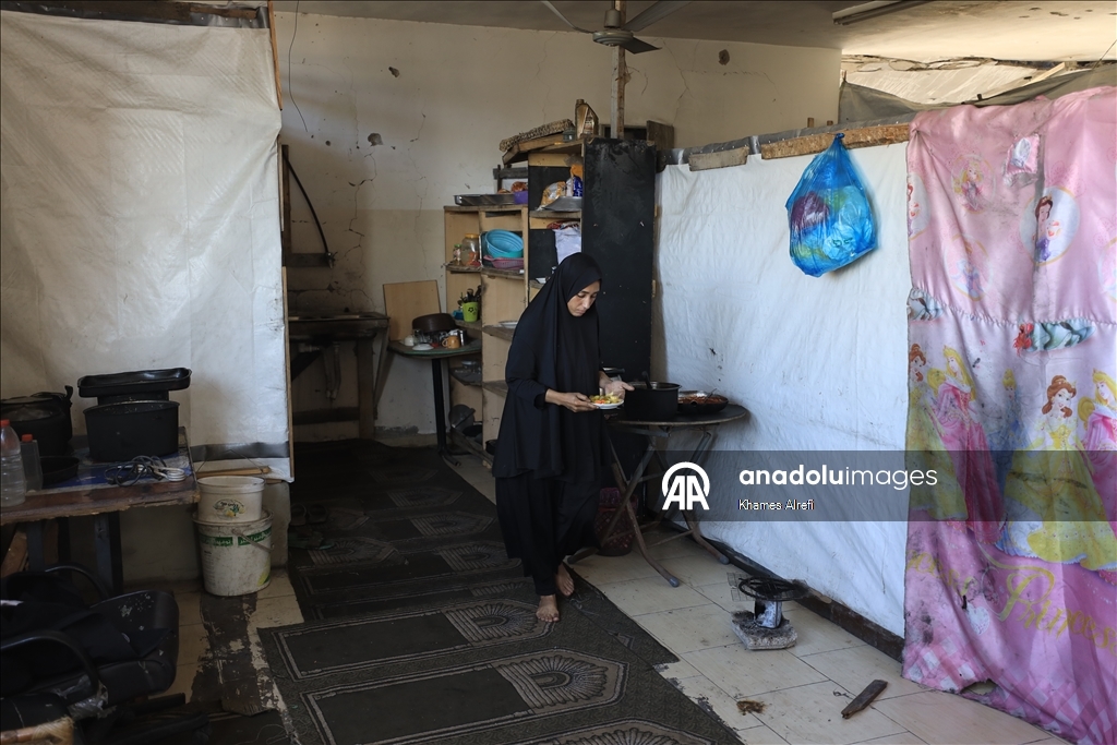 Палестинская семья опасается обрушения крыши из-за дождей