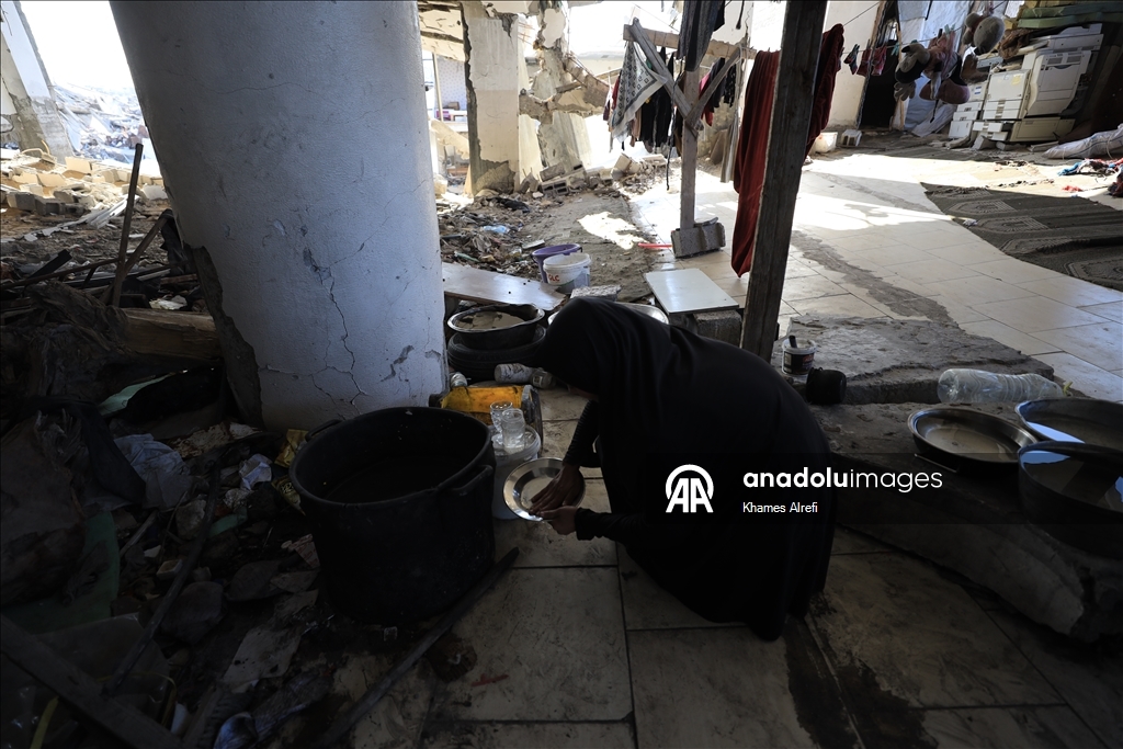 Палестинская семья опасается обрушения крыши из-за дождей