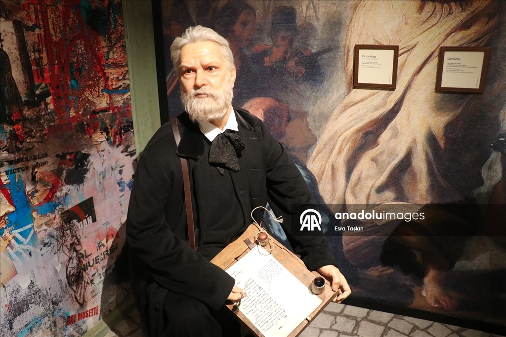 Paris'teki Grevin Müzesi, bal mumu heykelleriyle tarihe ışık tutuyor