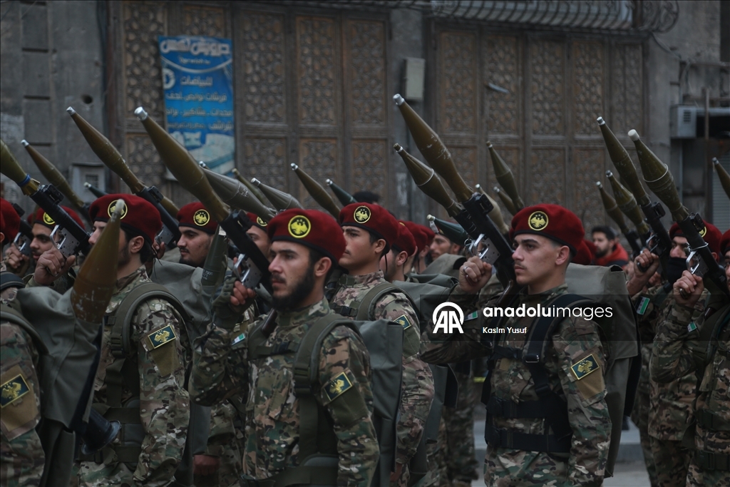 عروض عسكرية في سوريا احتفالا بالذكرى الأولى لإسقاط الأسد