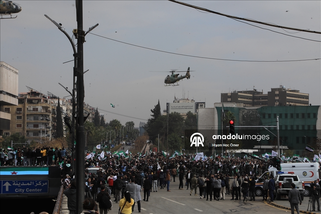 عروض عسكرية في سوريا احتفالا بالذكرى الأولى لإسقاط الأسد