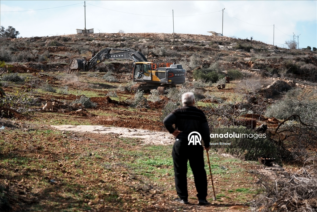 الضفة.. مخطط إسرائيلي يحاصر "قريوت" ويبتلع أراضيها