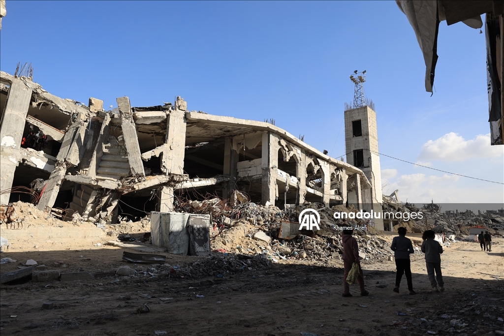 Палестинская семья опасается обрушения крыши из-за дождей