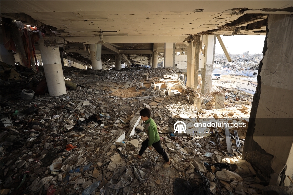 Палестинская семья опасается обрушения крыши из-за дождей