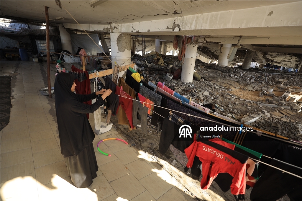 Палестинская семья опасается обрушения крыши из-за дождей