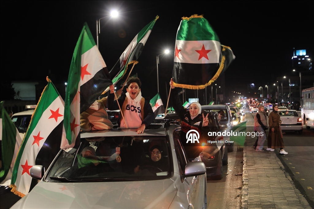 سوريا.. احتفالات واسعة بالذكرى الأولى لـ"النصر والتحرير"