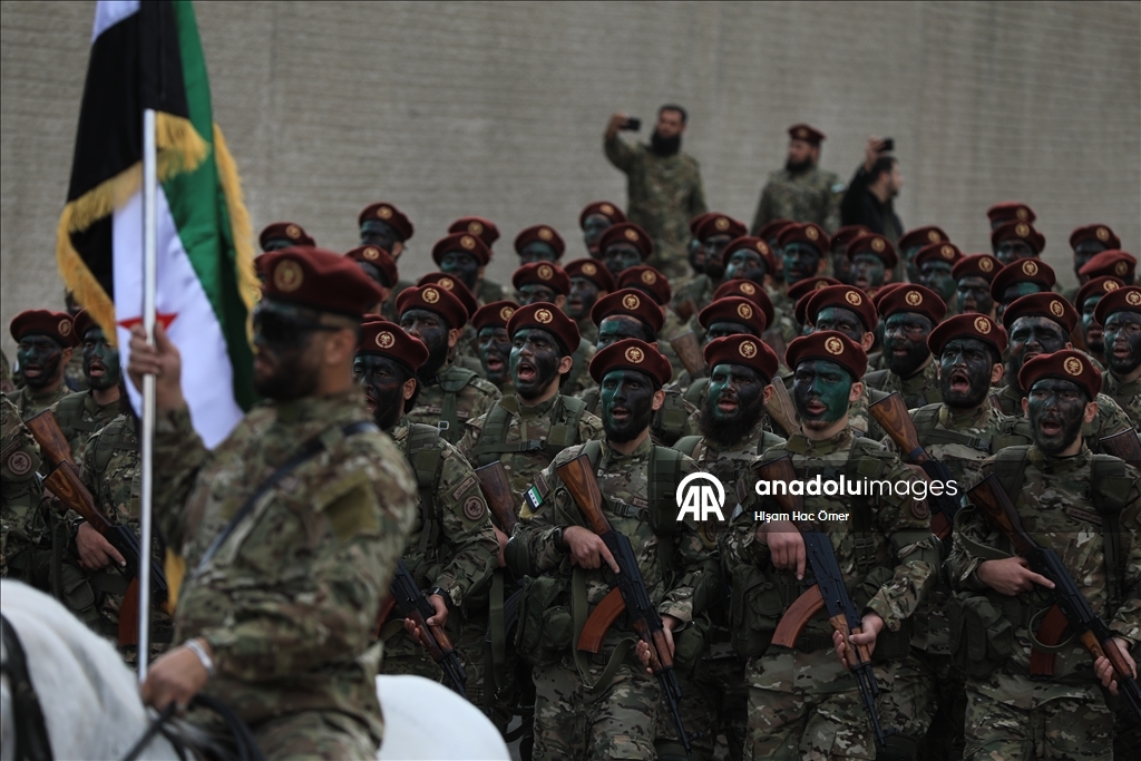 عروض عسكرية في سوريا احتفالا بالذكرى الأولى لإسقاط الأسد