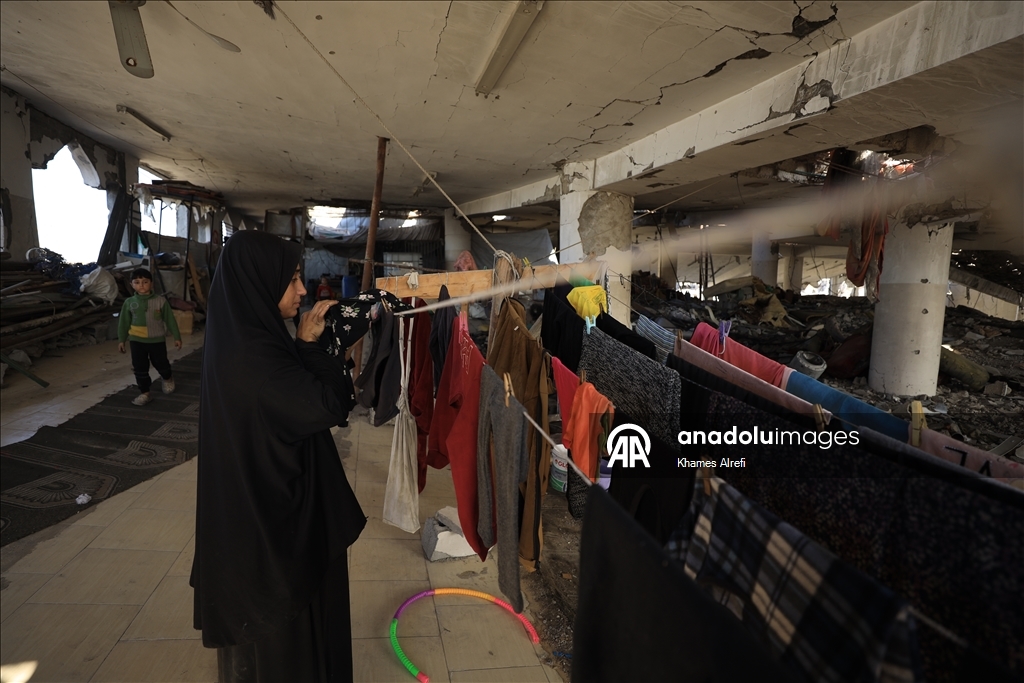 Палестинская семья опасается обрушения крыши из-за дождей