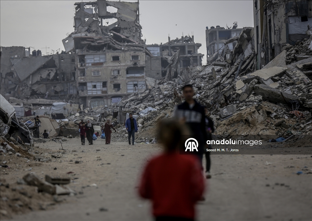 İsrail’in harabeye çevirdiği Gazze kentindeki Şeyh Rıdvan Mahallesi’nde günlük yaşam