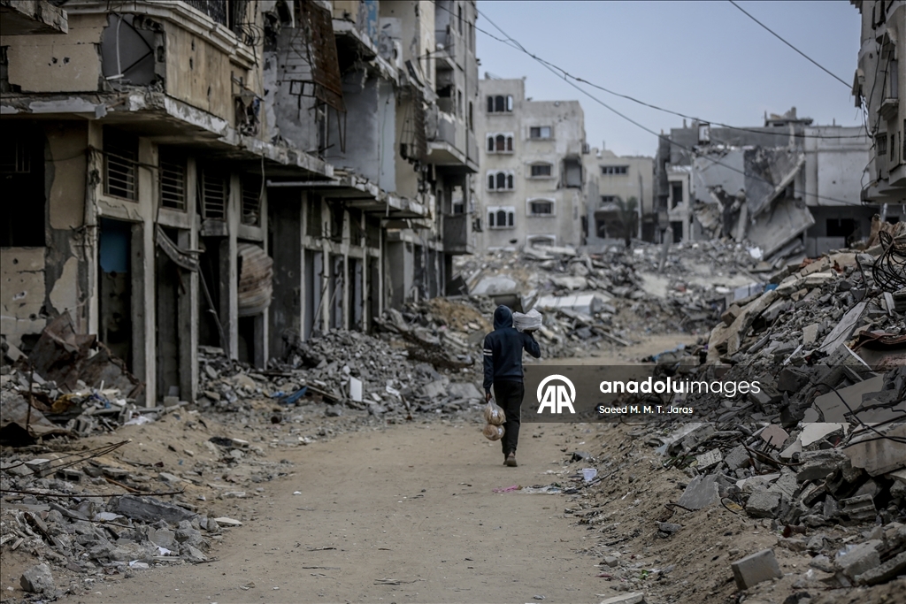 İsrail’in harabeye çevirdiği Gazze kentindeki Şeyh Rıdvan Mahallesi’nde günlük yaşam