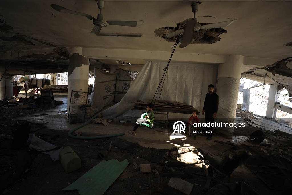 Палестинская семья опасается обрушения крыши из-за дождей