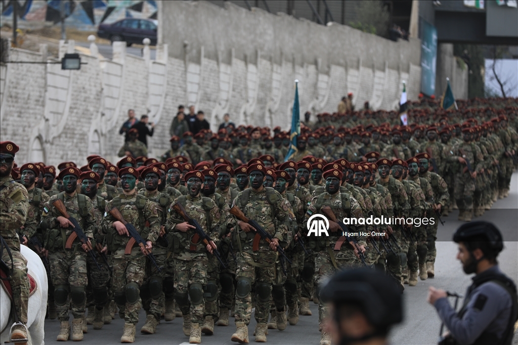 عروض عسكرية في سوريا احتفالا بالذكرى الأولى لإسقاط الأسد