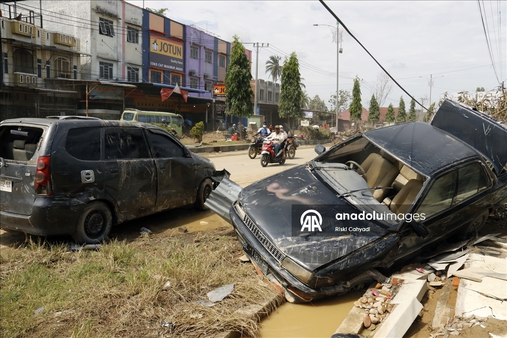 В Индонезии число погибших из-за стихийных бедствий превысило 900 человек 8