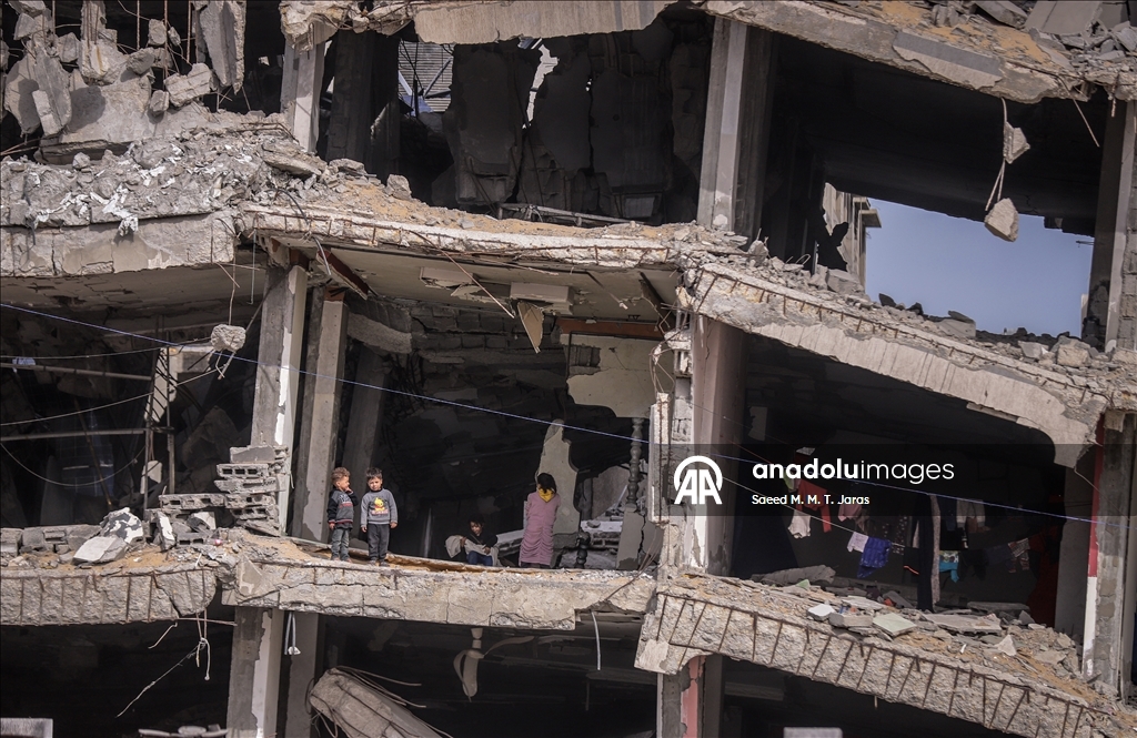 İsrail’in harabeye çevirdiği Gazze kentindeki Şeyh Rıdvan Mahallesi’nde günlük yaşam