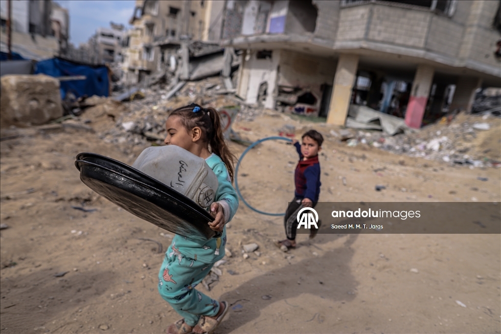 İsrail’in harabeye çevirdiği Gazze kentindeki Şeyh Rıdvan Mahallesi’nde günlük yaşam