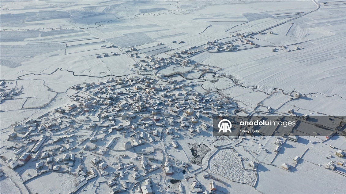 Kars'ta karla kaplanan köyler dronla görüntülendi