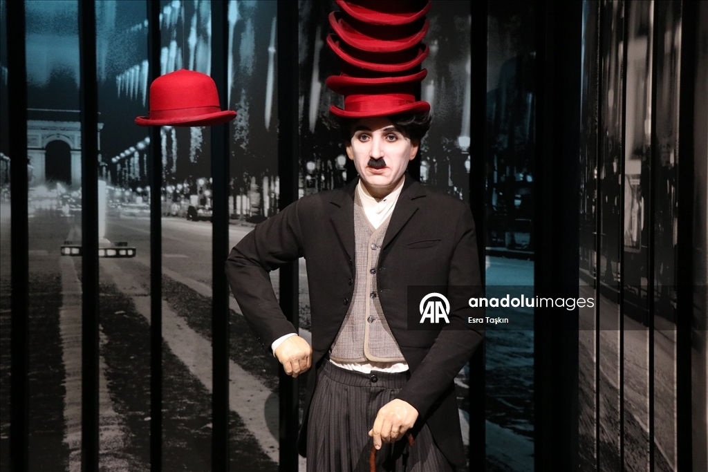 Paris'teki Grevin Müzesi, bal mumu heykelleriyle tarihe ışık tutuyor